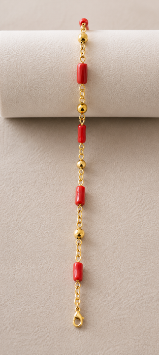 Bracelet marseillais de 20 cm plaqué or 24 carats avec des tronçons de corail et des perles de diamètre 6 mm.