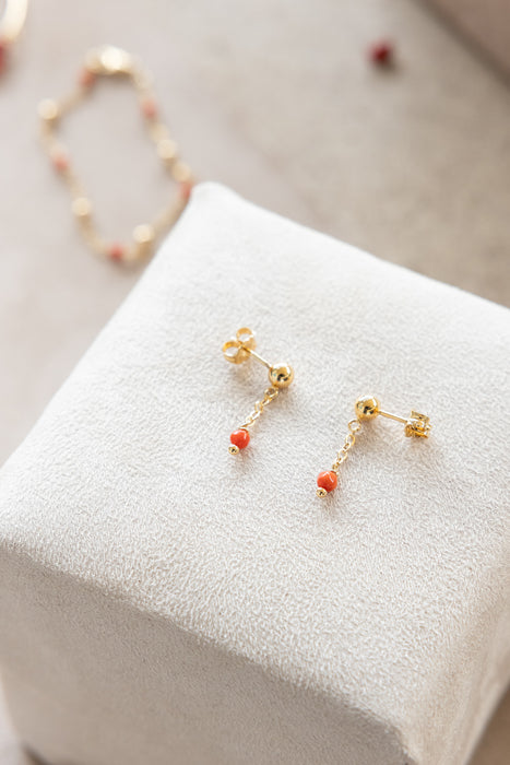 BO puce chaînettes avec boule de corail 3 mm, pendantes.