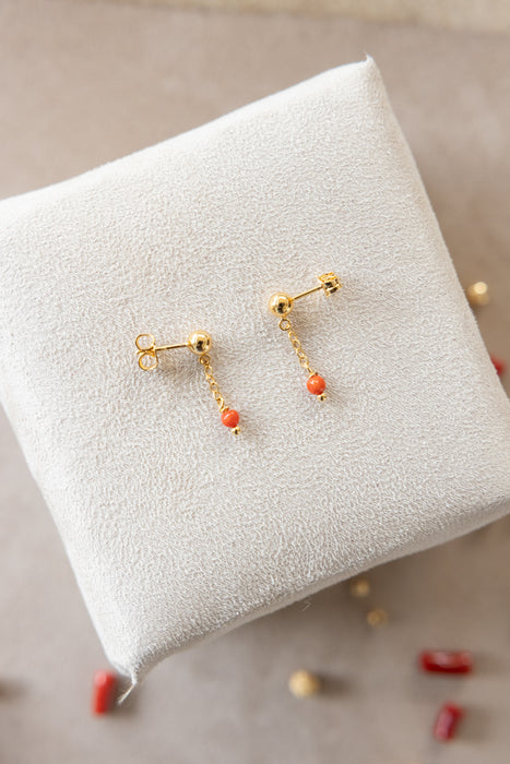 BO puce chaînettes avec boule de corail 3 mm, pendantes.